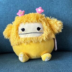 ☀️Squishmallows Nomi 8”Bigfoot with floral headband